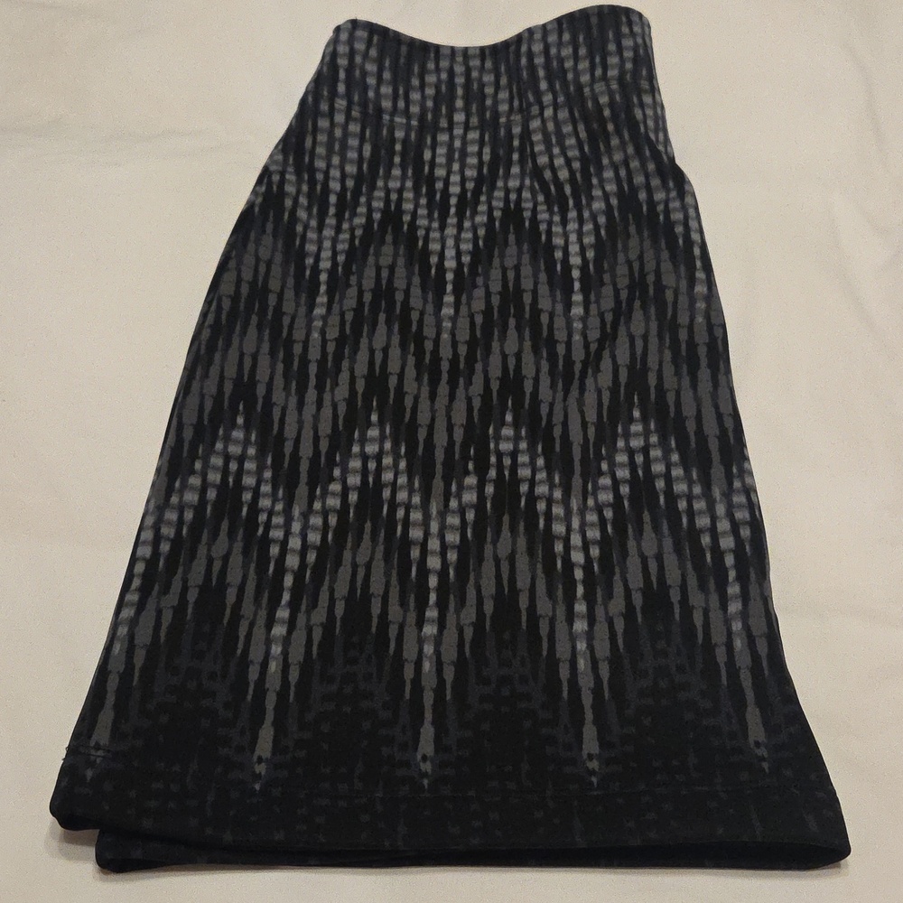 Athleta Pretty Black/Gray Mini Skirt In Very Good Condition! Stretchy Fabric. - Picture 8 of 10